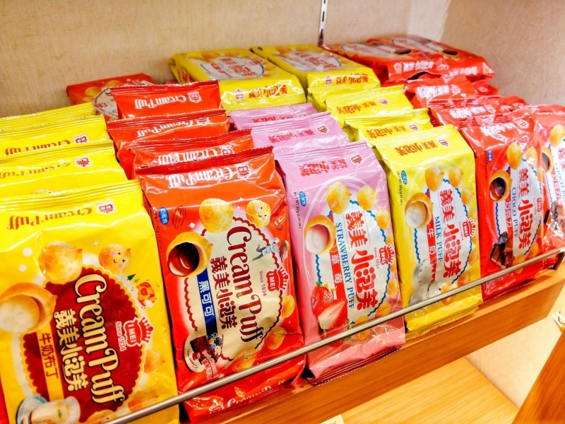 立陶宛報恩贈台2萬劑AZ 義美送2.1萬盒泡芙表民間謝意