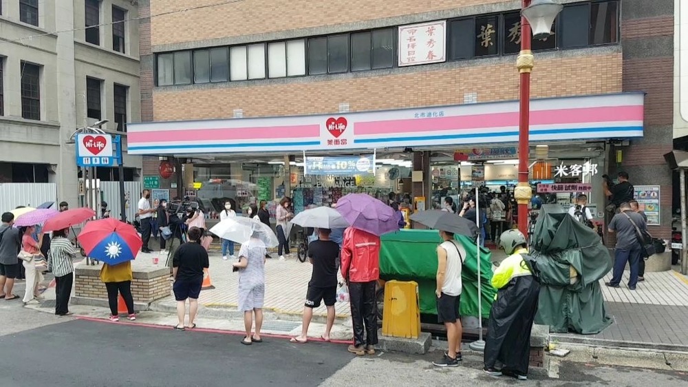 超商開賣居家快篩半小時秒殺！萊爾富加碼68家門市販售