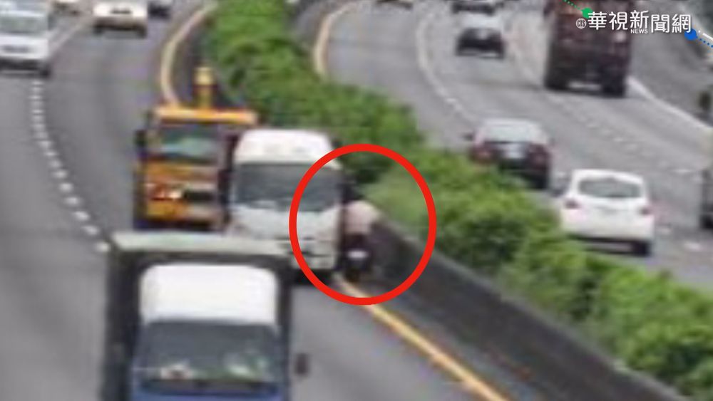 老翁騎車闖國道逆向狂飆 嚇壞駕駛人