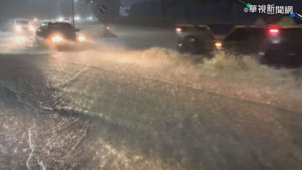 高雄入夜下大雨! 路樹倒塌.多處淹水