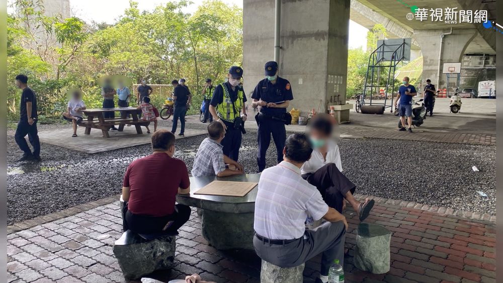 喝咖啡.下棋 南投18人違規戶外群聚
