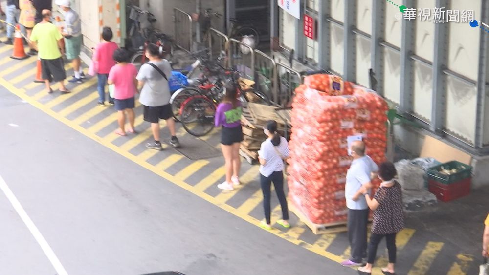 隔2天再開放! 北農前進指揮所現人龍