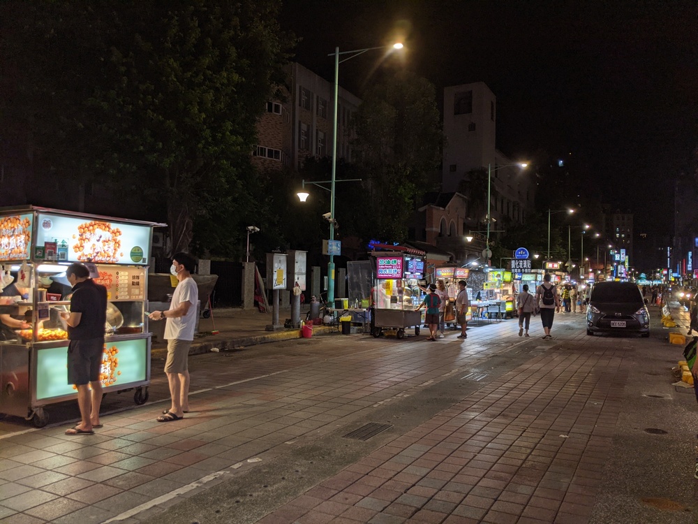 北市夜市微解封 護理師嘆「頭皮發麻」：你們怎麼敢出門？