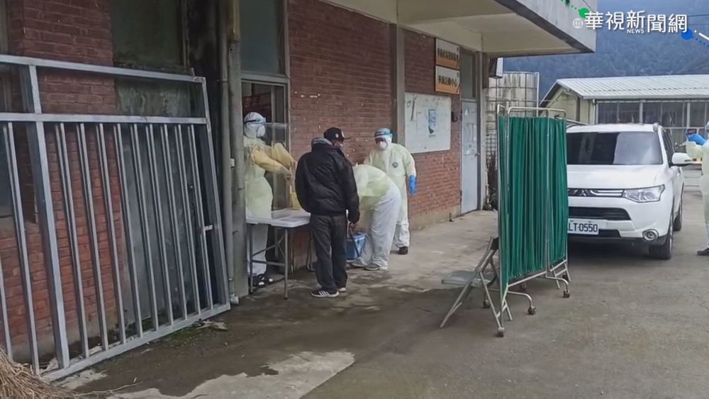 憂Delta病毒 醫護冒險上山篩檢移工