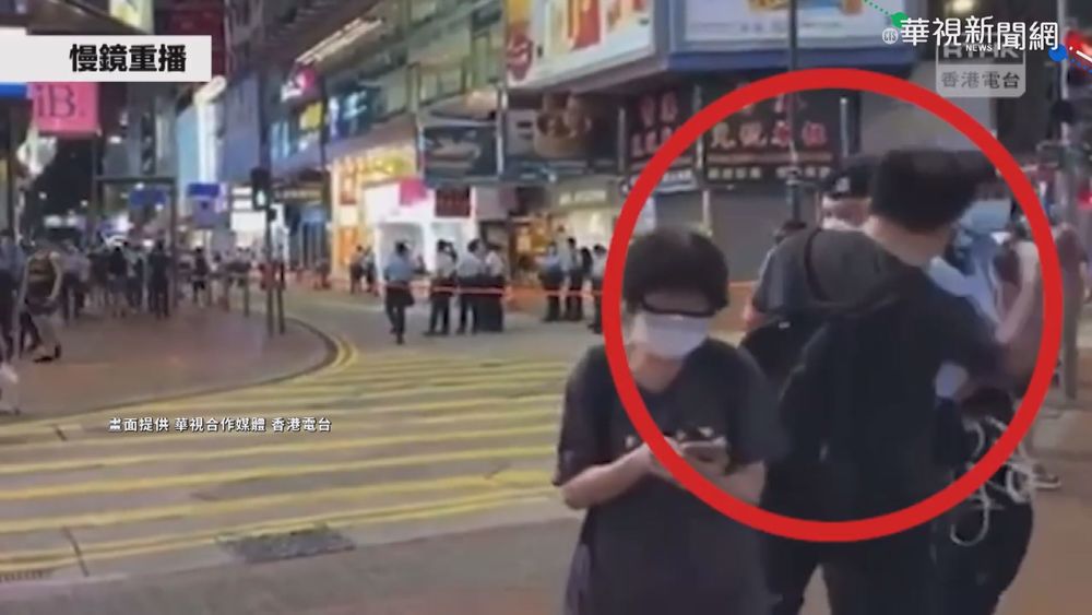 港回歸24週年濺血 男刺傷警後自殘亡!