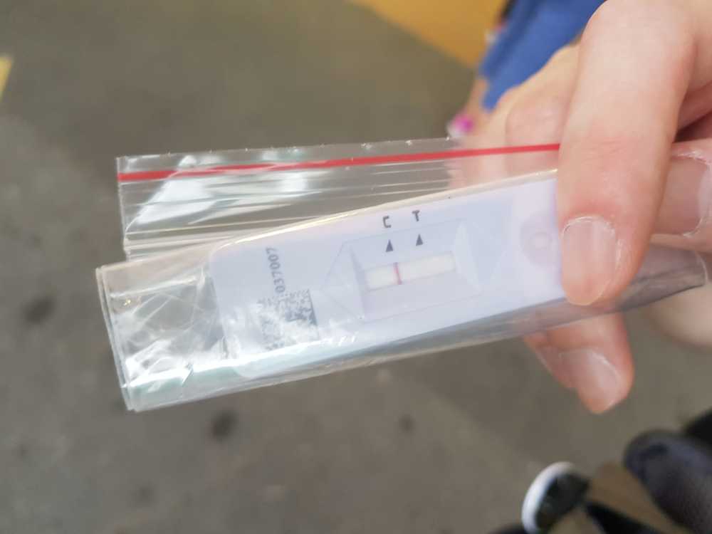 男大生室友放置1小時後仍為陰性。（翻攝自臉書蘇一峰）