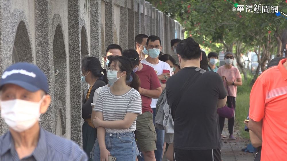 花蓮今開打莫德納 民眾漏夜搶排殘劑