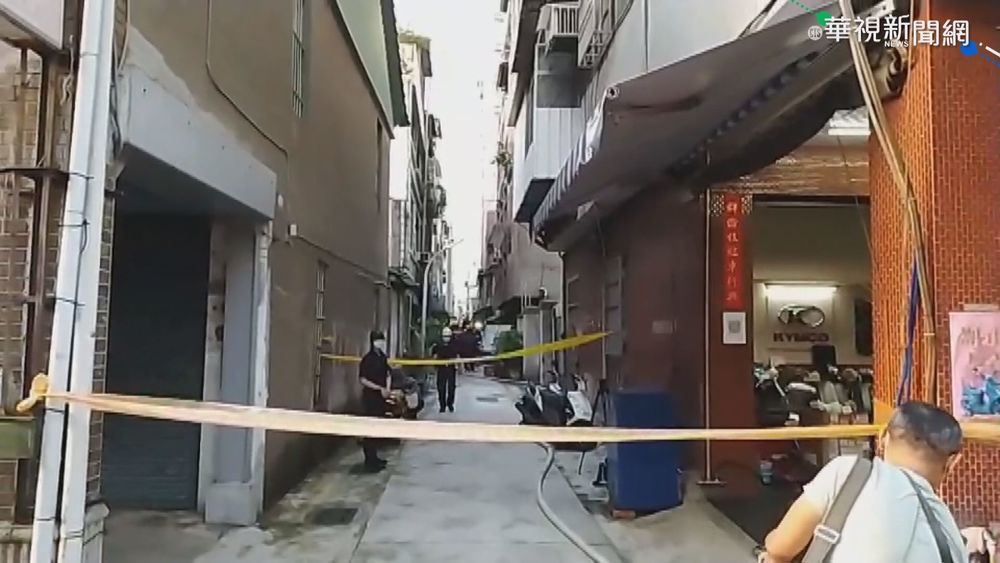 鹽埕區老民宅倒塌! 母親不治子獲救