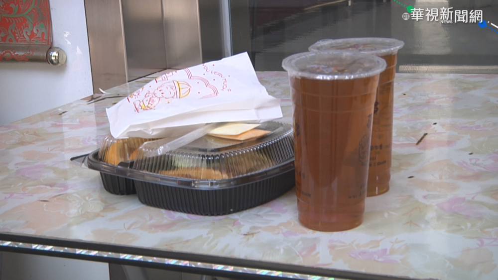 接到餐點狂噴酒精消毒包裝？重症醫點出關鍵「在洗手」