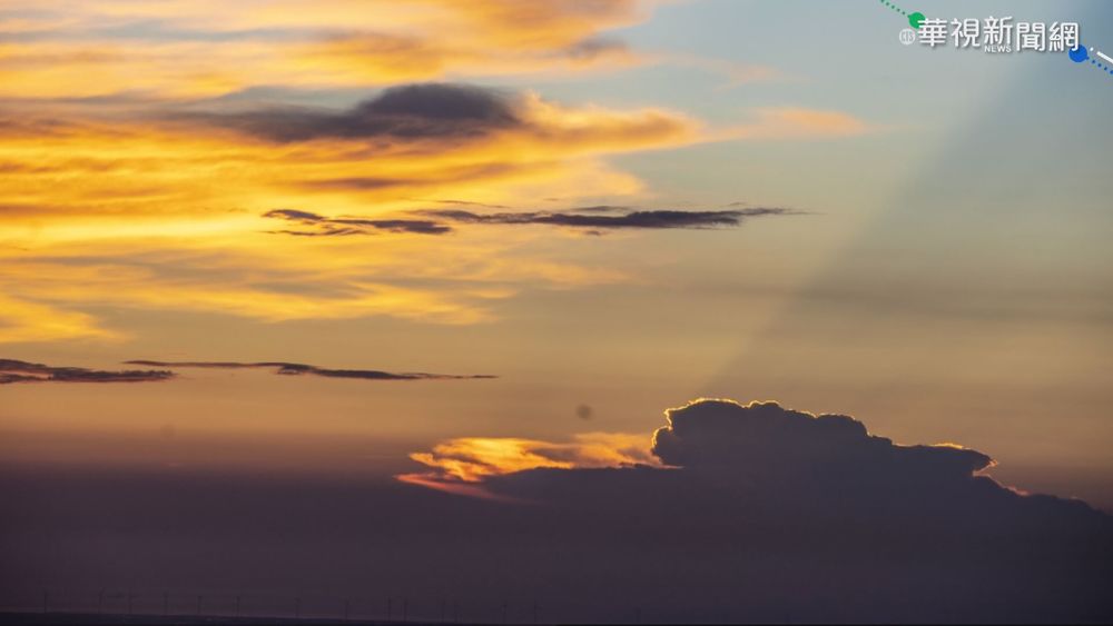 南投火燒雲奇景 如大象.鱷魚空中嬉戲