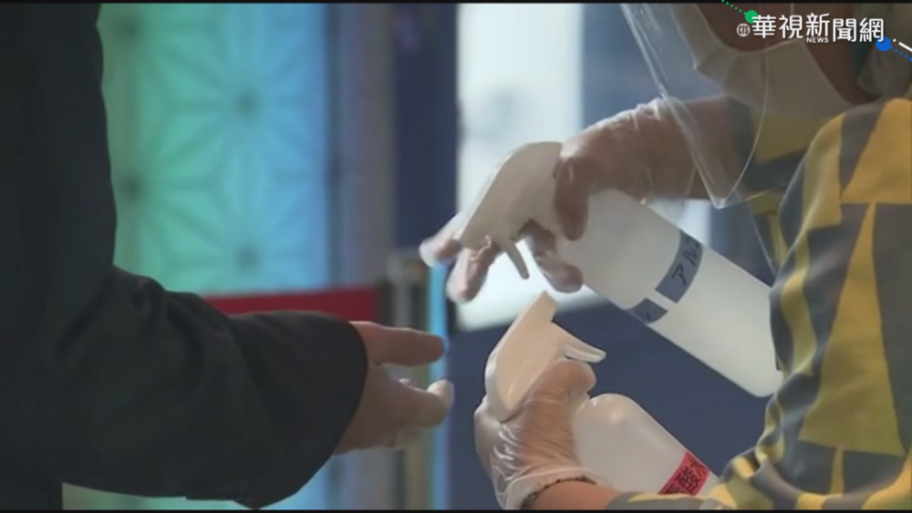 噴酒精機器「兼量體溫」 他一試愣：面紙盒36度