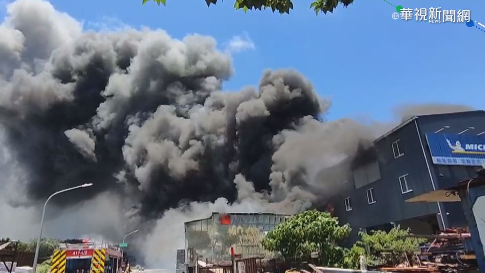 堆置鎂合金燃燒! 高雄小港倉庫大火