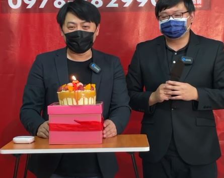 業者指出雞佛蛋糕是員工慶生拿來娛樂(業者提供)