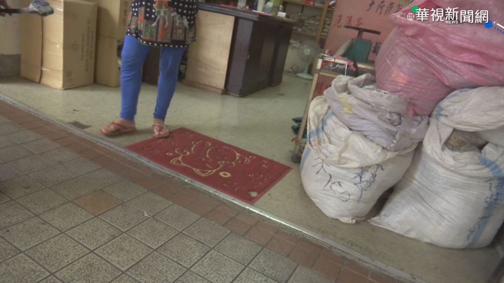 萬華阿公店微解封?! 女子路邊攬客