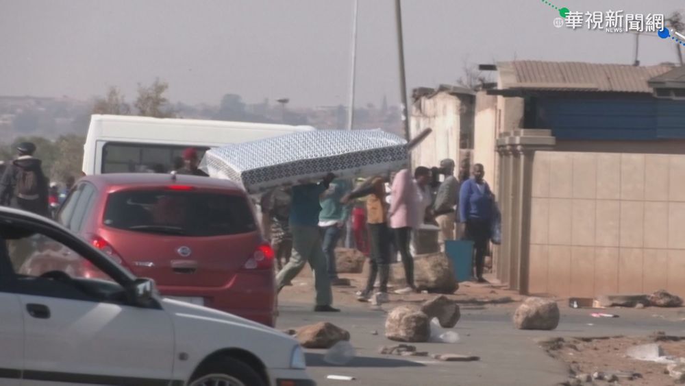 抗議南非前總統入獄 支持者縱火搶商場