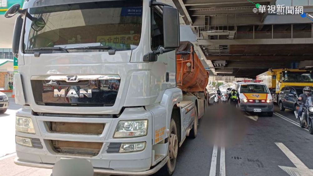 電動自行車碰撞砂石車 9歲童不幸身亡