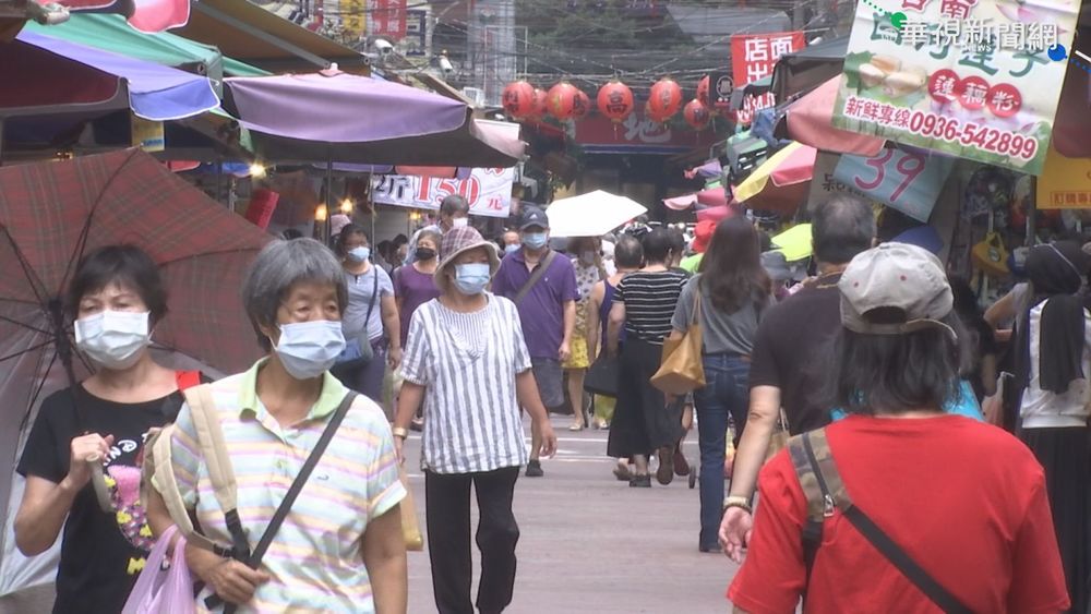 北市微解封首日 車流人潮明顯增多!