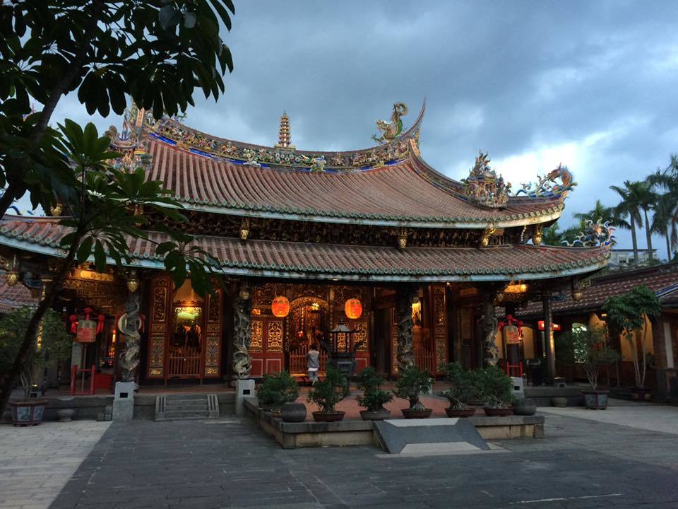 搶頭香率先微解封！大龍峒保安宮開放民眾入內參拜