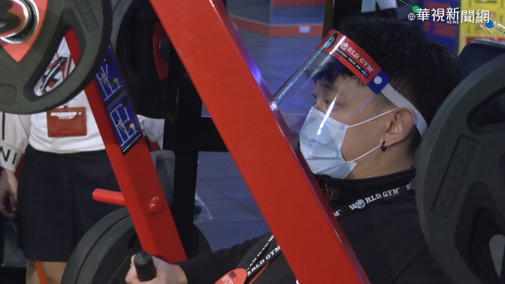 體育場館.健身房微解封 民眾戴罩運動