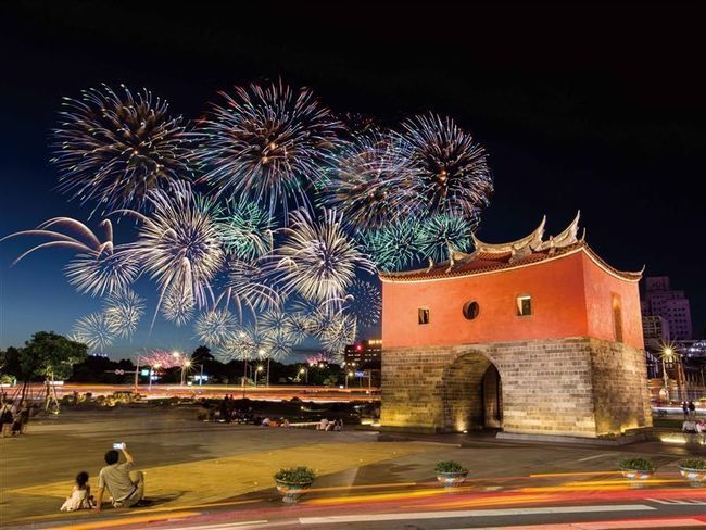 七夕重頭戲大稻埕煙火延到10月 台北燈節也二度延期