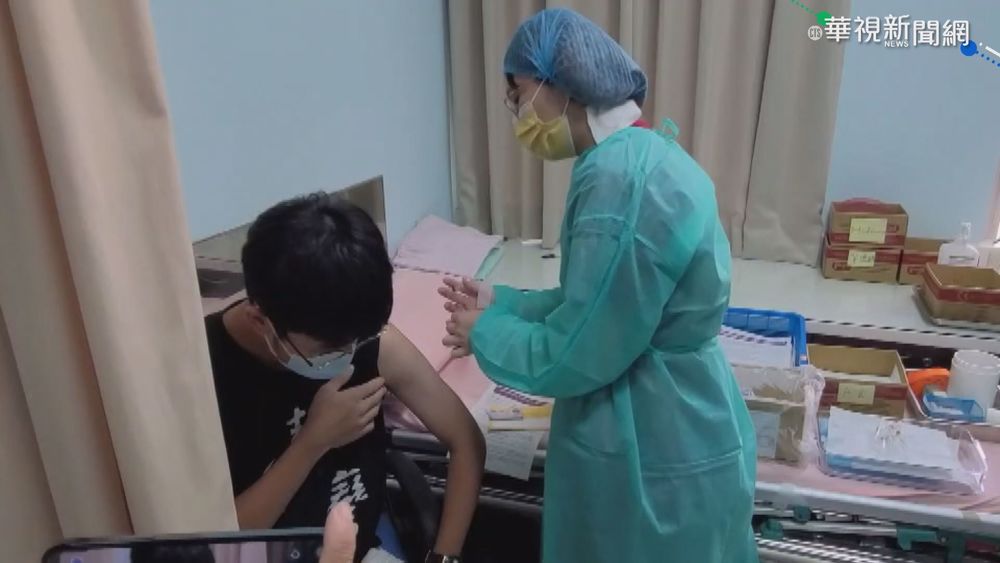 金門18歲赴台學生接種 首日人潮爆量