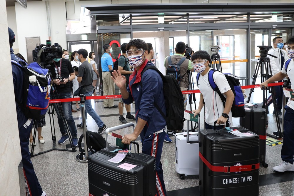 拿招標公告打臉體育署！立委：沒疫情一樣經濟艙