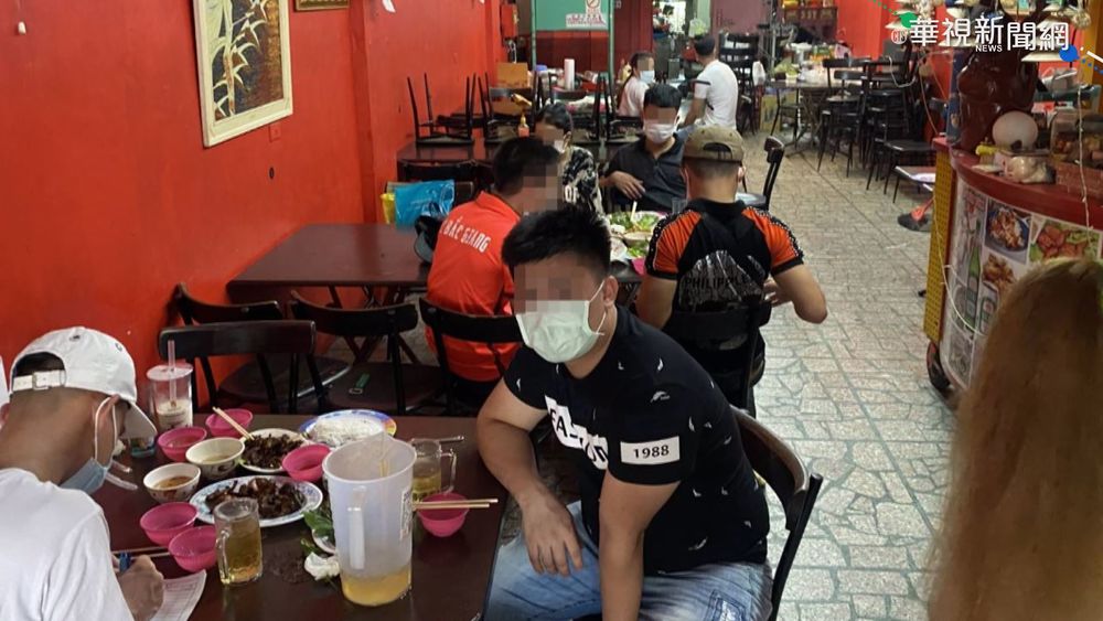 自行解封? 桃園小吃店8移工群聚內用