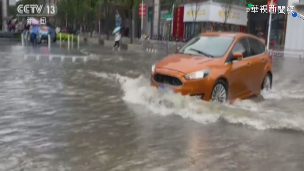 暴雨襲鄭州 大水灌地鐵站.車子遭殃