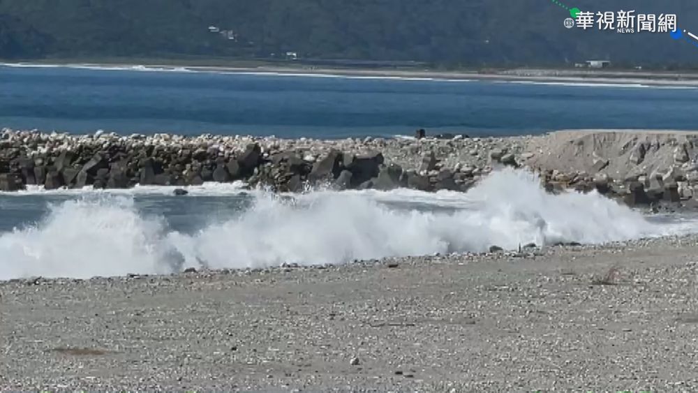 中颱烟花逼近 蘭嶼地區濺起2米高長浪