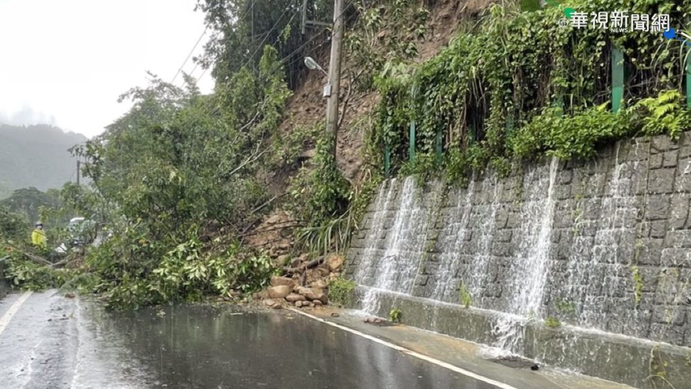 豪雨降不停! 竹122縣道土石崩路斷