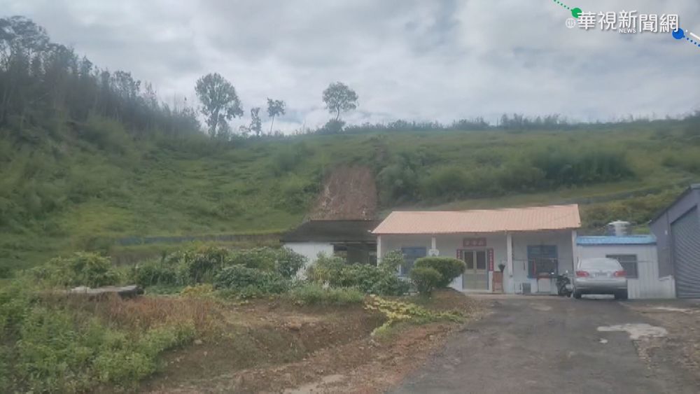 連日大雨邊坡土石崩落 險波及民宅