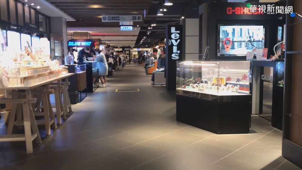 百貨公司沒開冷氣? 店員投訴:熱到爆