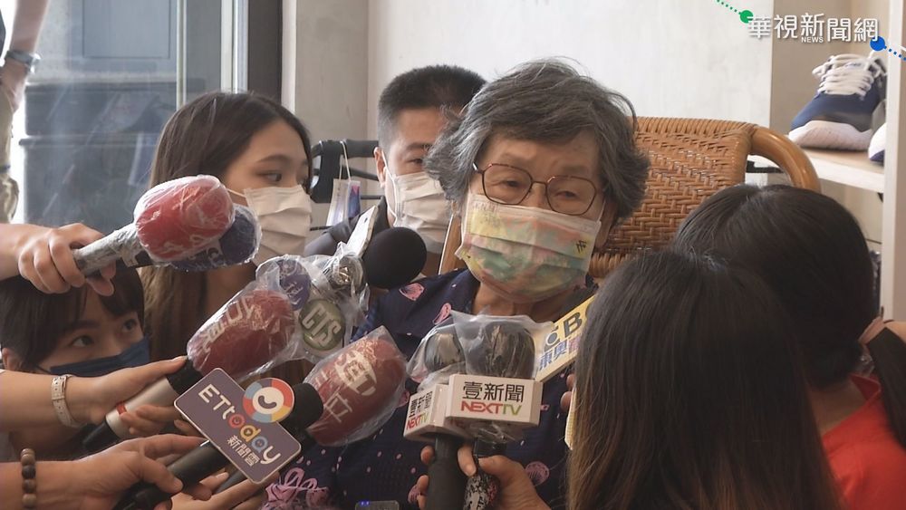 戴資穎闖進8強 9旬嬤觀戰幫孫女祈禱