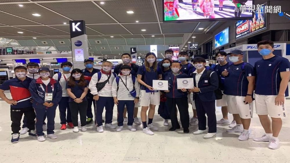 駐日代表謝長廷赴成田 歡送選手回國