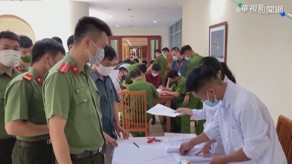 泰連10天確診破萬 醫院停車場成病房