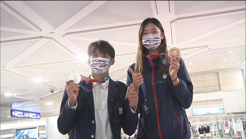 東奧選手楊勇緯.羅嘉翎 光榮返台!