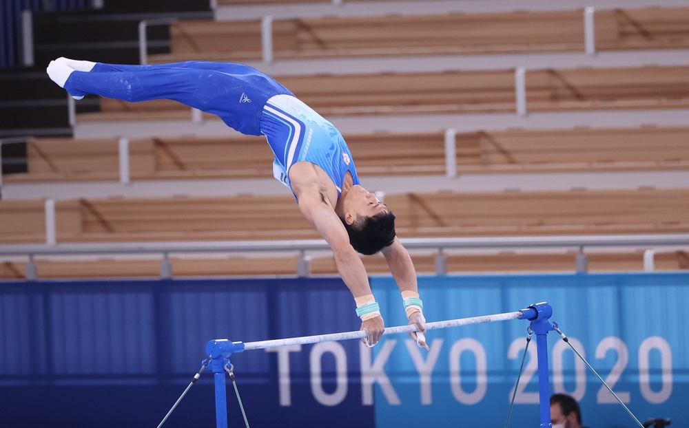 （獲得體操男子全能決賽第7名的選手唐嘉鴻。／翻攝自臉書「蔡英文 Tsai Ing-wen」。）