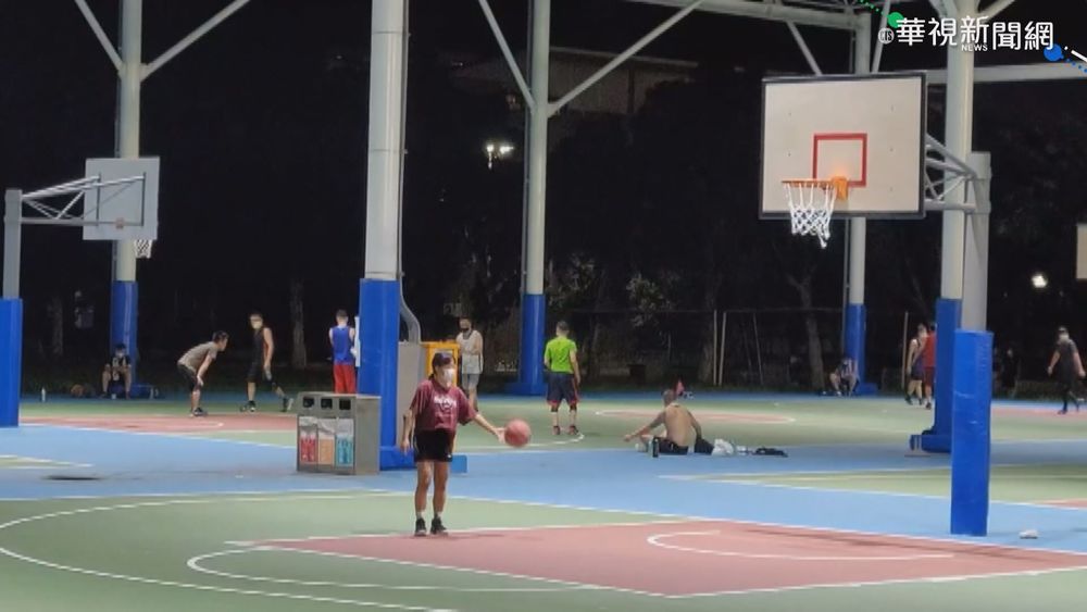 苗栗籃球場開放 球友尬球違規不戴罩