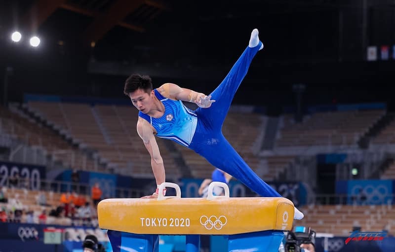 「鞍馬王子」完美落地摘銀！李智凱感動紅眼眶