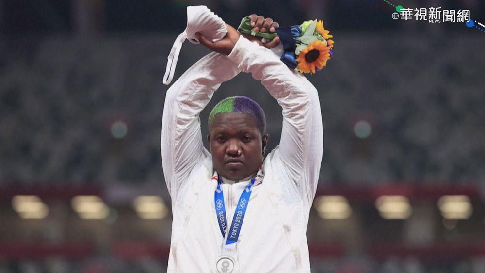 美鉛球選手頒獎台上抗議 恐遭懲處