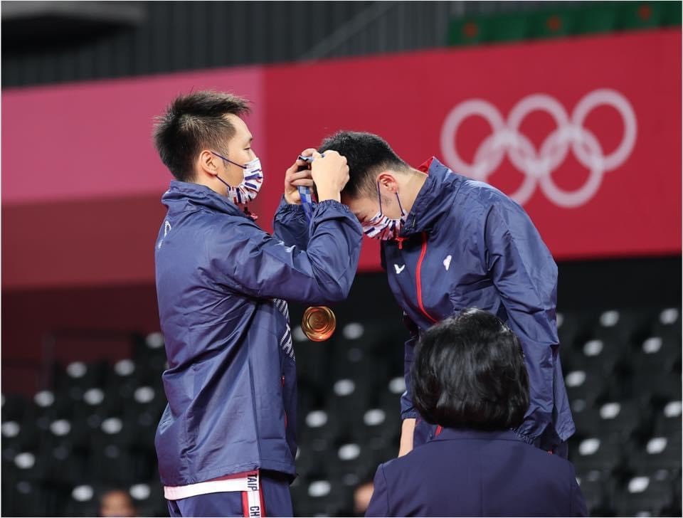 李洋父親球技也超好！ 央行曝父子搭擋奪好成績