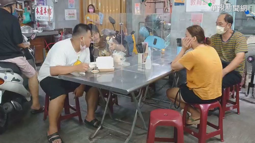 雙北今開放餐飲內用！醫曝「內用最危險地方」