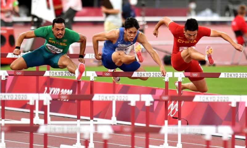 陳奎儒（中）體育署提供