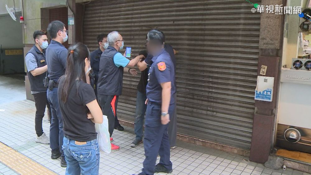 酒後脫序狂敲鐵門放炮 醉男慘遭圍毆