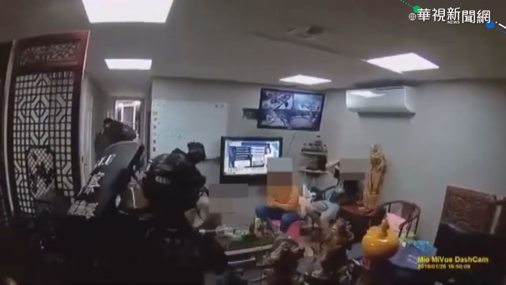 樓中樓挖洞當密室改槍 警特勤隊攻堅