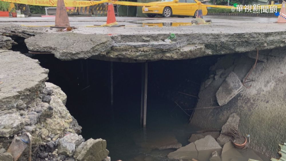 高雄雨勢不斷! 鳳山圳溝便道坍塌