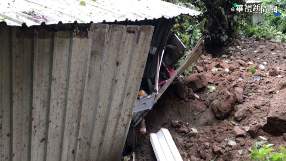 八卦山土石衝入民宅 男逃生不及遭壓傷