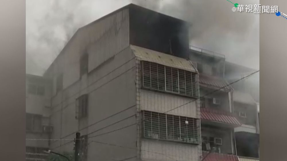 雨天大火! 台中頂樓加蓋鐵皮屋竄火舌