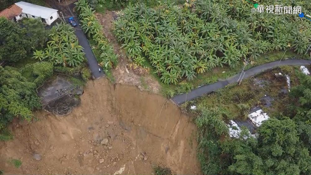 轟! 南投國姓走山邊坡滑落溪 居民心驚