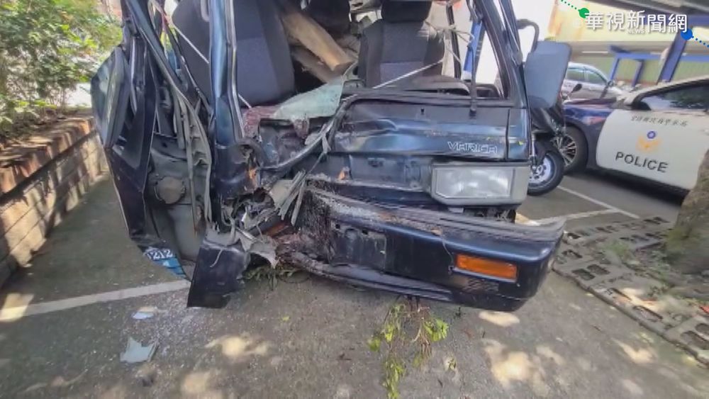 開車莫名自撞路樹 駕駛不治乘客命危